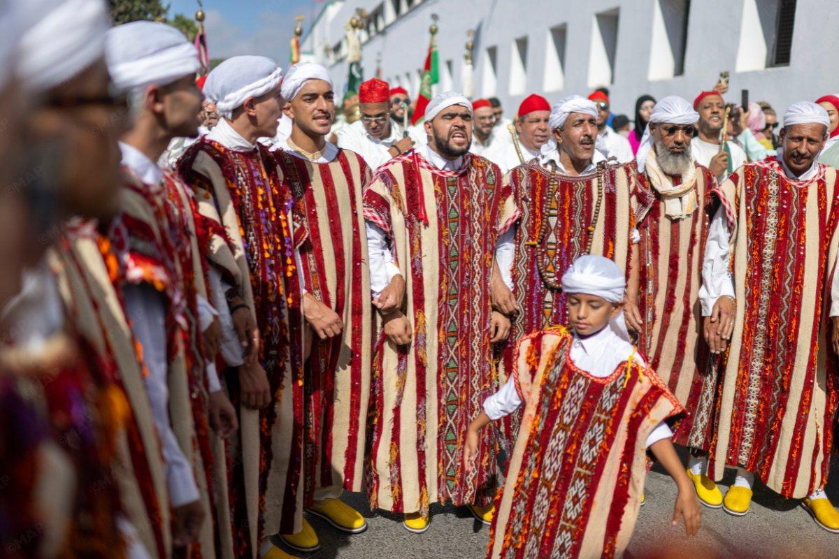 موكب الشموع بسلا.. بين الذاكرة الروحية والإبداع الفني 