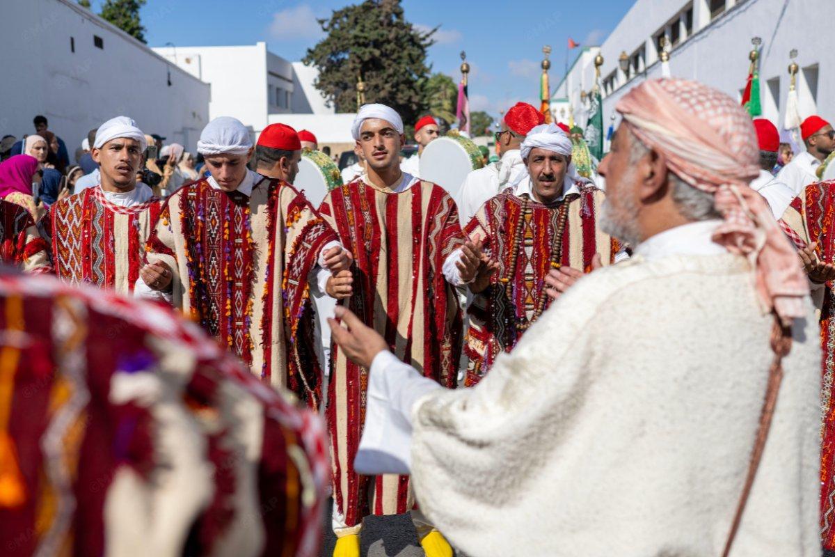 موكب الشموع بسلا.. بين الذاكرة الروحية والإبداع الفني موكب الشموع بسلا.. بين الذاكرة الروحية والإبداع الفني