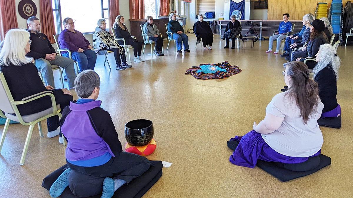 تزايد الإقبال على الخلوات الصامتة في أميركا: التأمل الذهني والبحث عن سكينة بلا انتماء ديني تزايد الإقبال على الخلوات الصامتة في أميركا: التأمل الذهني والبحث عن سكينة بلا انتماء ديني