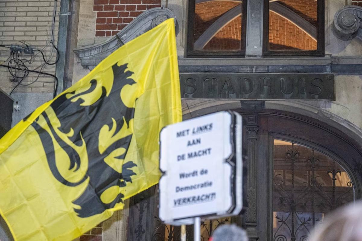 بلدية رانست البلجيكية تستبعد مدرسا للتربية الإسلامية من منصبه بلدية رانست البلجيكية تستبعد مدرسا للتربية الإسلامية من منصبه