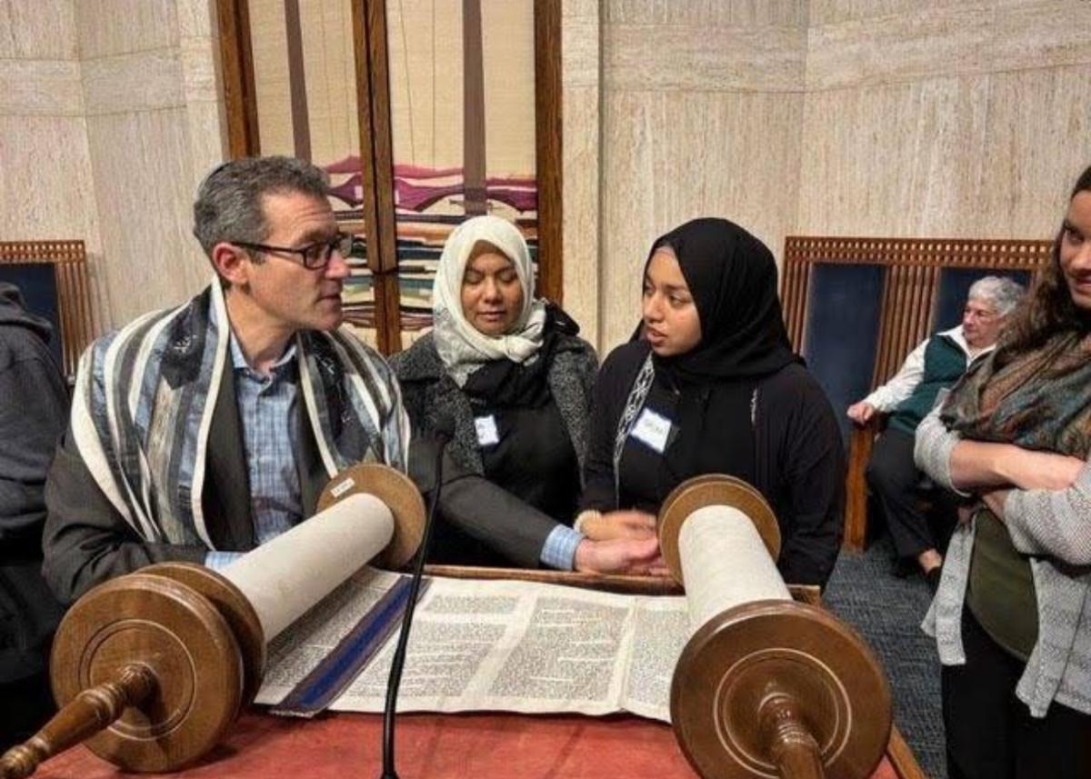 مؤرّخ إسرائيلي يحوّل الدين إلى قوة لبناء السلام في المدن الأكثر انقساماً مؤرّخ إسرائيلي يحوّل الدين إلى قوة لبناء السلام في المدن الأكثر انقساماً