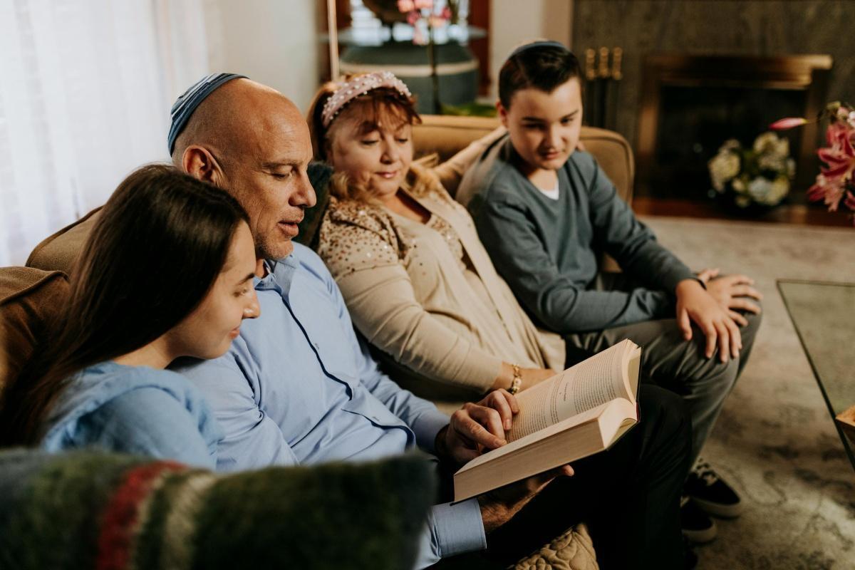 فرحة التوراة: احتفال يختتم عيد المظال بروح البهجة فرحة التوراة: احتفال يختتم عيد المظال بروح البهجة