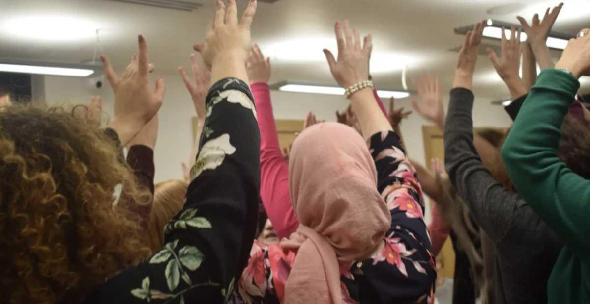 نساء مسلمات ويهوديات يعدن بناء العلاقات الدينية في لندن 