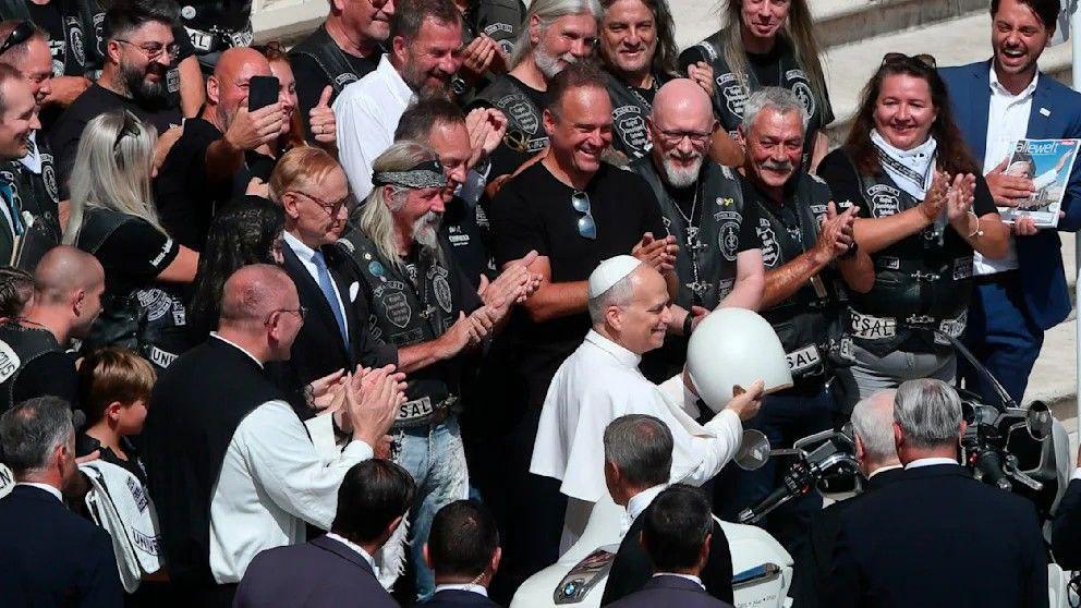 دراجة نارية موقّعة من البابا تُباع بمبلغ استثنائي في ميونخ