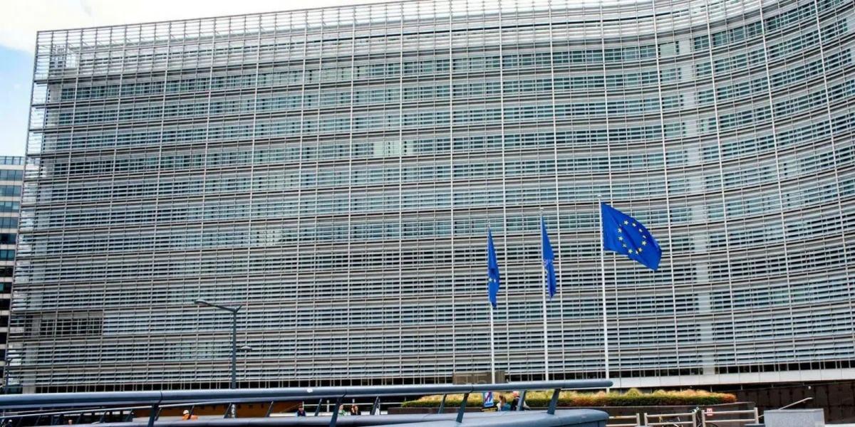 باريس وفيينا ولاهاي تطالب المفوضية الأوروبية بتشديد الرقابة على التمويل