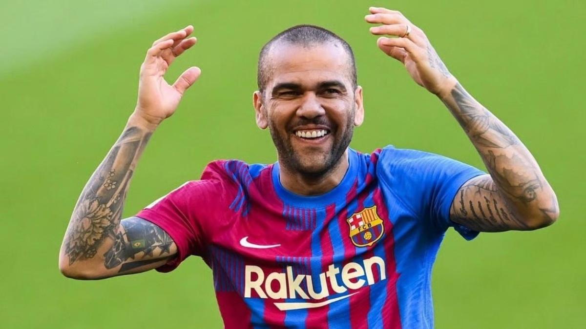 داني ألفيس لاعب برشلونة السابق يبدأ حياة جديدة كواعظ ديني في إسبانيا