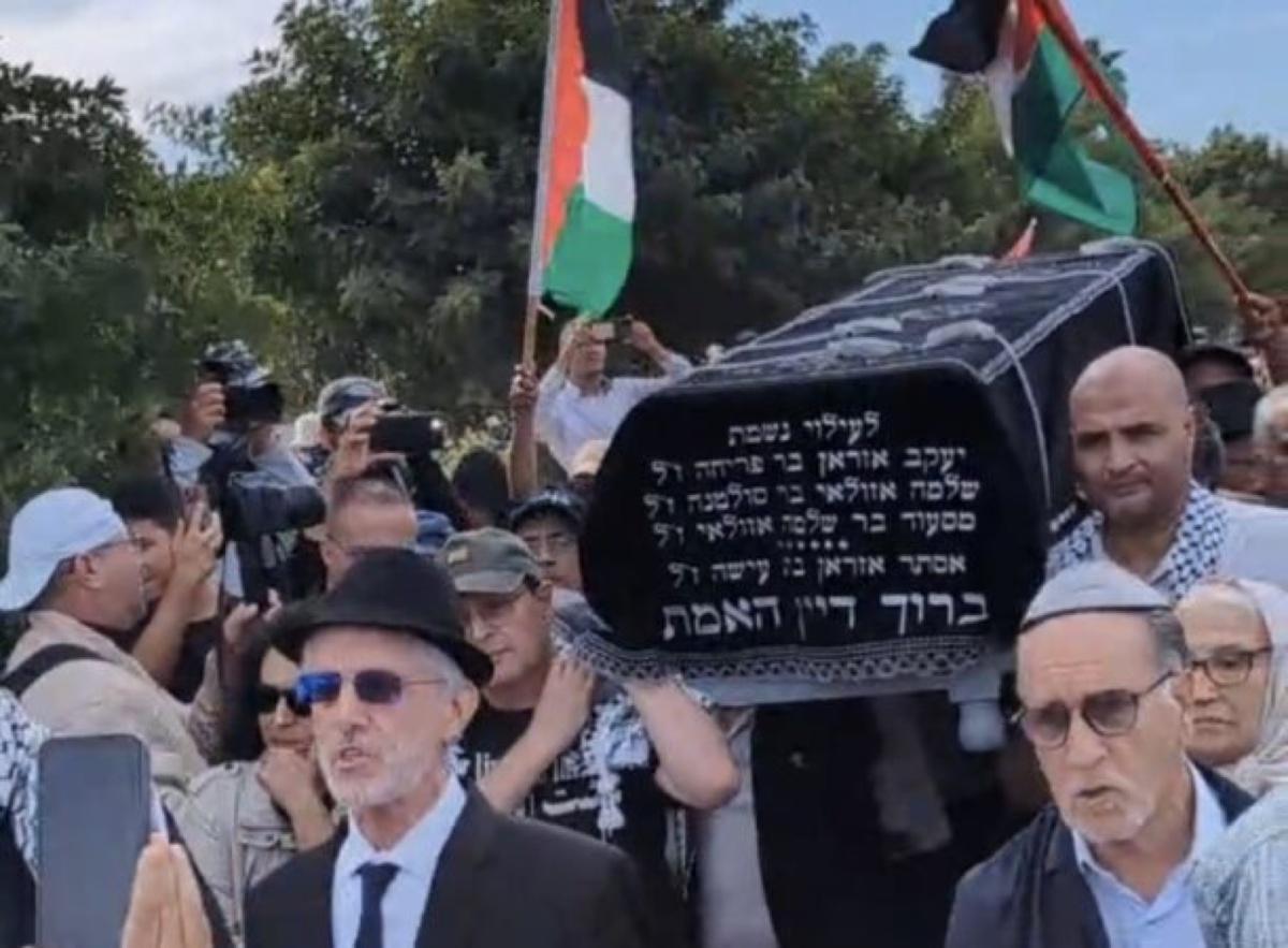 تشييع جثمان سيون أسيدون بمقبرة يهودية في الدار البيضاء 