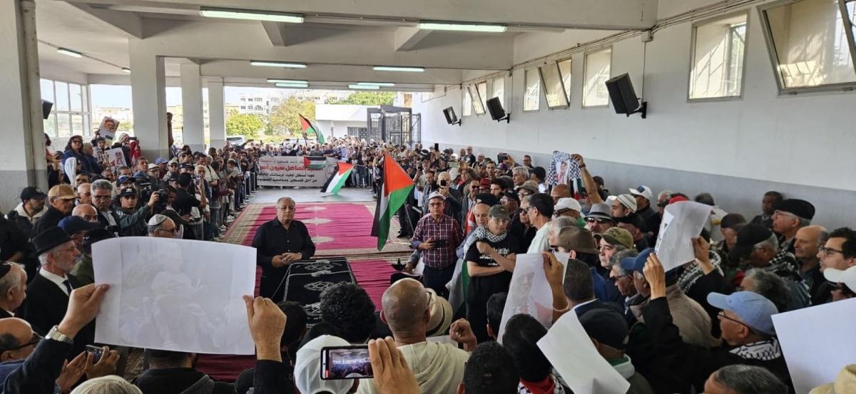 تشييع جثمان سيون أسيدون بمقبرة يهودية في الدار البيضاء تشييع جثمان سيون أسيدون بمقبرة يهودية في الدار البيضاء