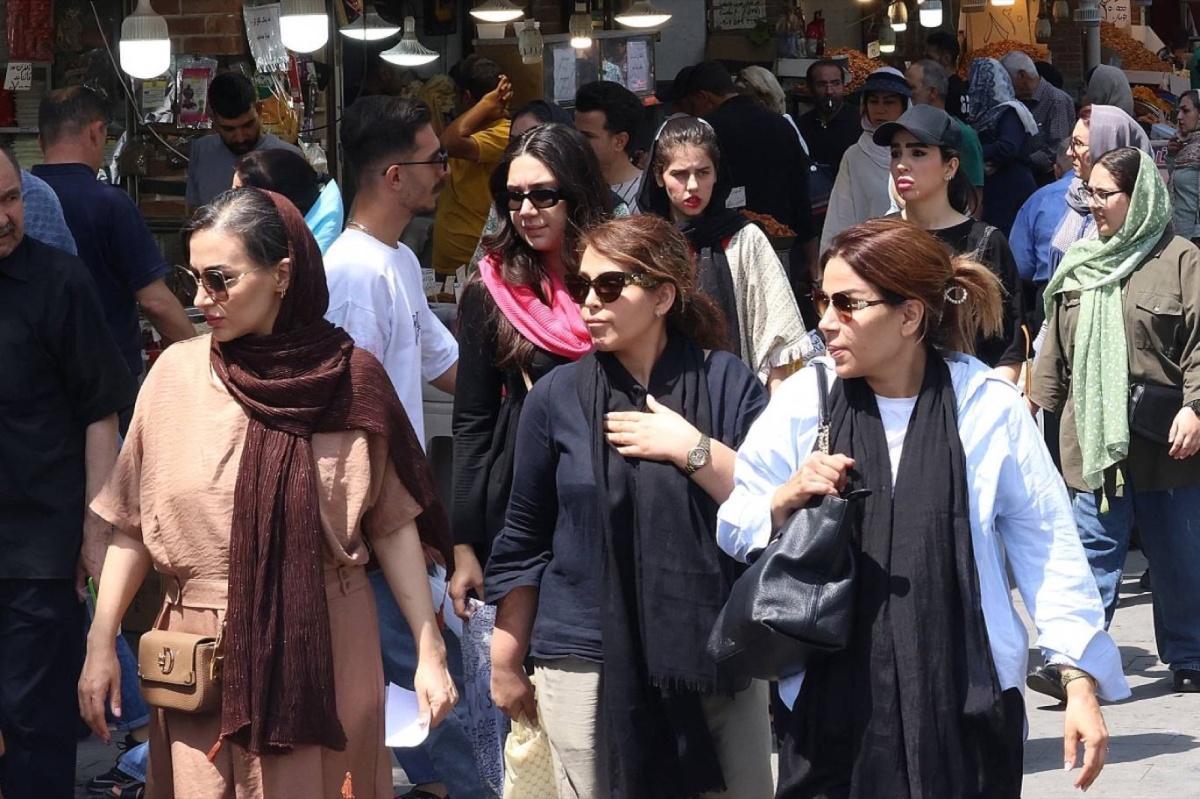 أسبوع التصاميم في طهران يتحول إلى جدل أسبوع التصاميم في طهران يتحول إلى جدل