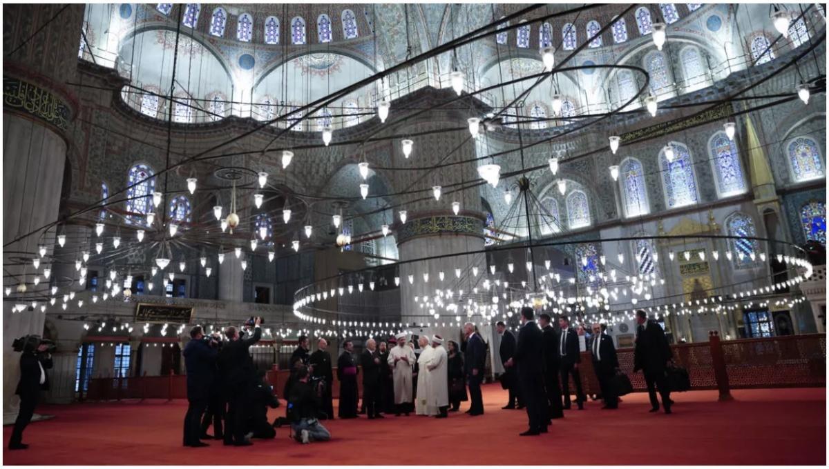 زيارة البابا ليون الرابع عشر للمسجد الأزرق بإسطنبول