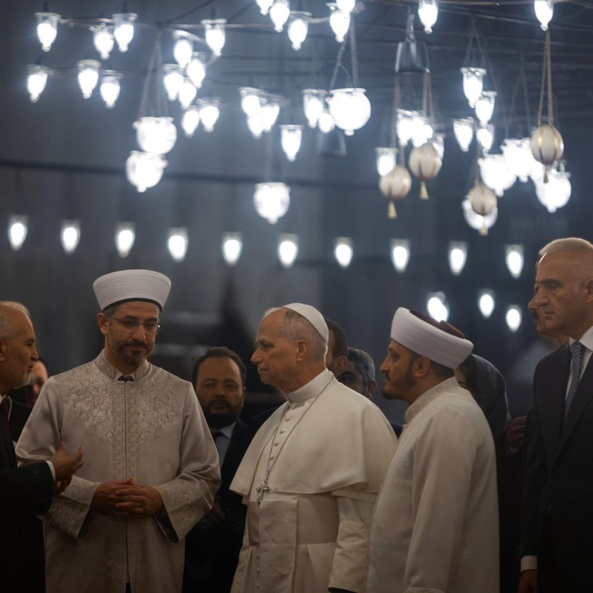 زيارة البابا ليون الرابع عشر للمسجد الأزرق بإسطنبول