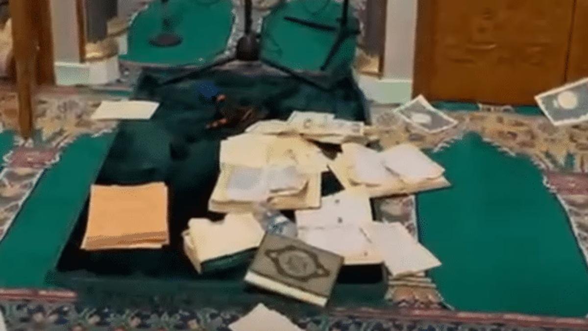 فرنسا: الشرطة تبحث عن مجهول تسبب في تخريب مسجد بمنطقة أوت-لوار فرنسا: الشرطة تبحث عن مجهول تسبب في تخريب مسجد بمنطقة أوت-لوار