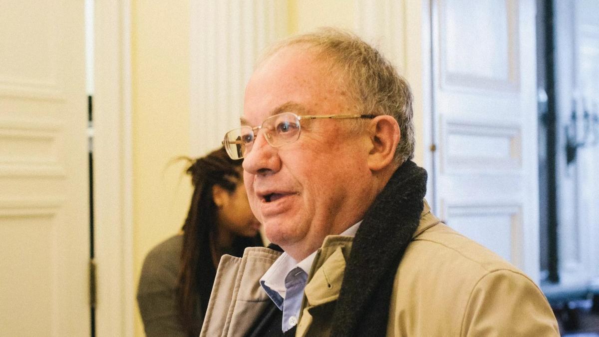 أوليفييه روا: لماذا تُرى ممارسة الإسلام تهديداً؟