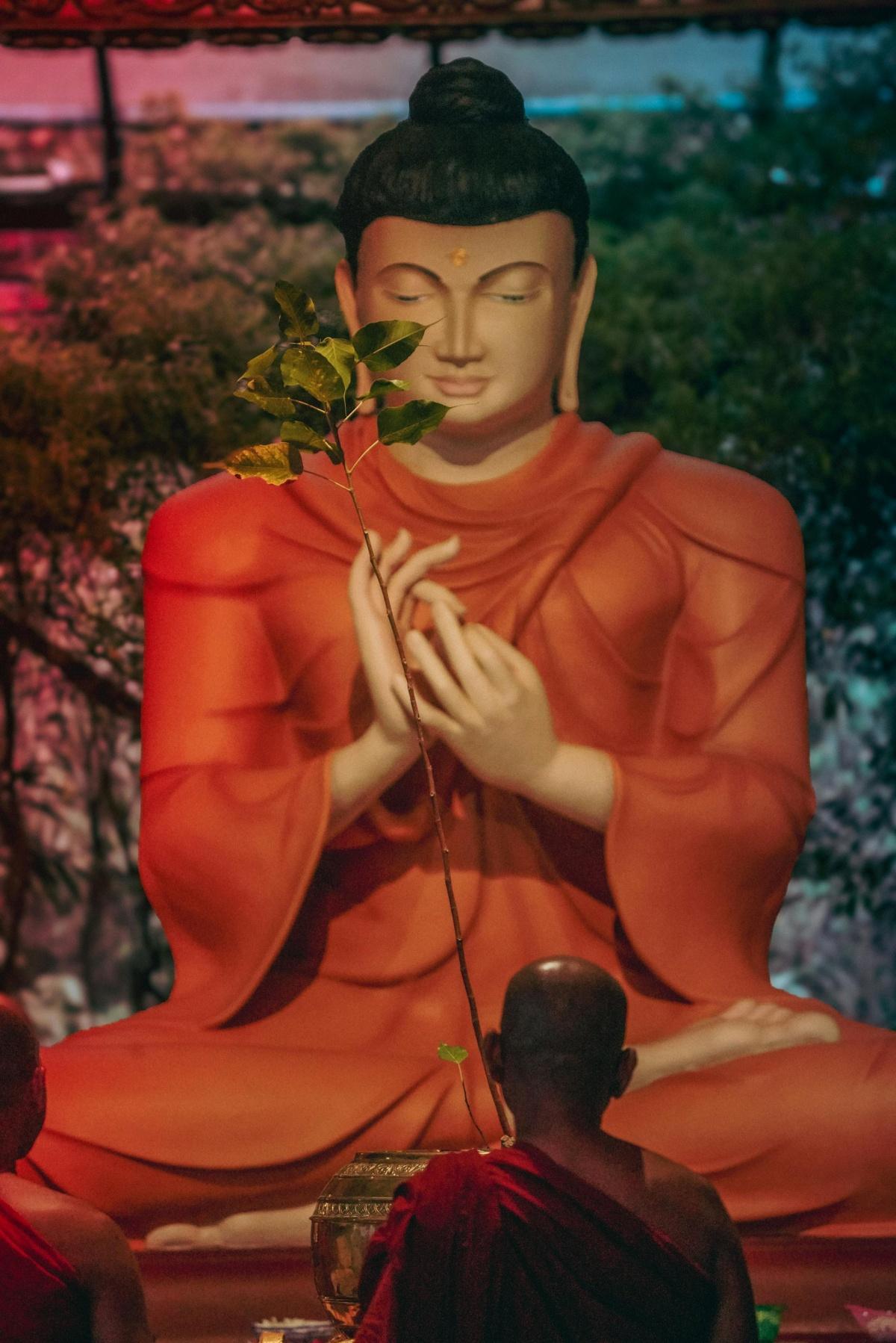 عيد بودهي: احتفال بالصحوة الروحية في البوذية الماهايانية