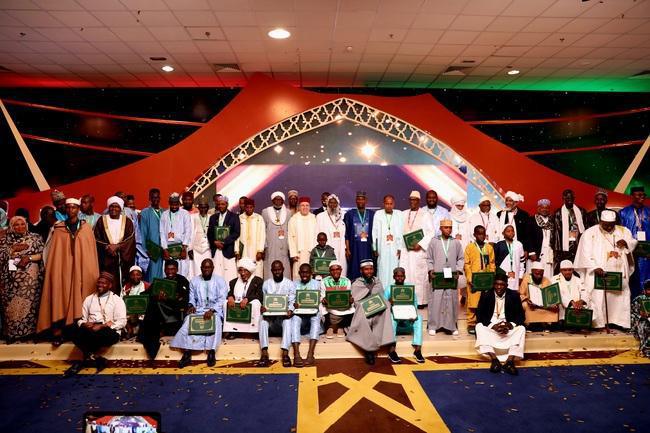 فاس تحتفي بفائزات وفائزين بجوائز مؤسسة محمد السادس للعلماء الأفارقة 2025 فاس تحتفي بفائزات وفائزين بجوائز مؤسسة محمد السادس للعلماء الأفارقة 2025