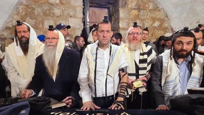 صلاة يهودية نهارية في قبر يوسف للمرة الأولى منذ ربع قرن