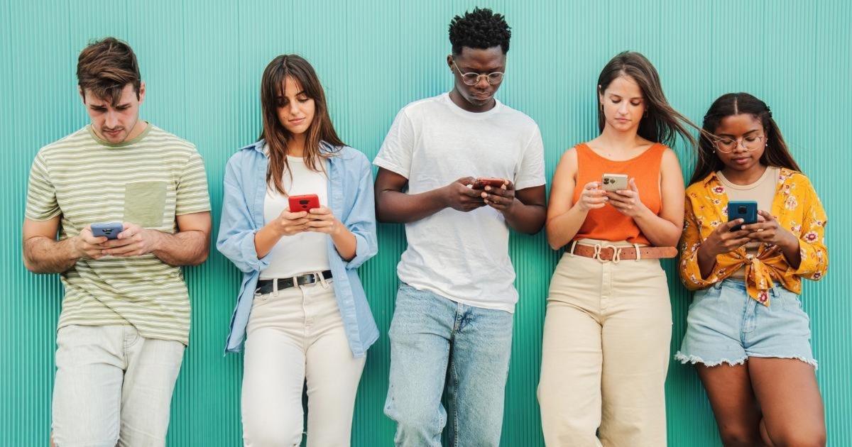 58% من المراهقين الفرنسيين 15–17 يرفضون نقد الأديان وفق Ifop