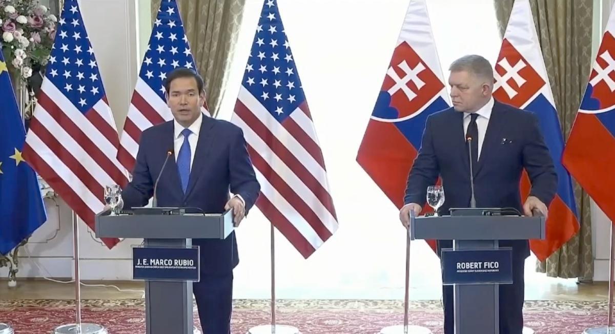 روبيو يشكّك في جدوى التفاوض مع طهران: "رجال دين متطرفون يحكمون بلاهوت خالص" روبيو يشكّك في جدوى التفاوض مع طهران: "رجال دين متطرفون يحكمون بلاهوت خالص"