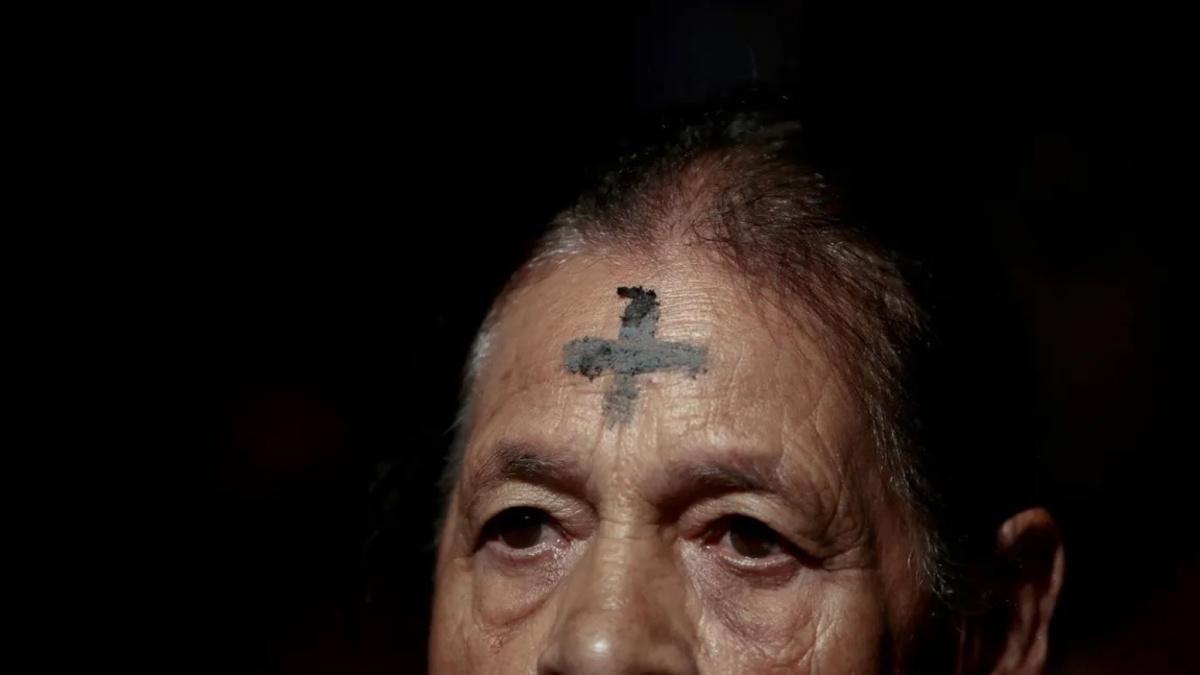 أربعاء الرماد: لماذا صليب الرماد على الجبهة؟