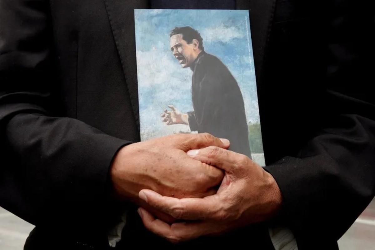 من «الحبّ الفعّال» إلى البندقية: كنيسة كولومبيا وحيرة الإرث الثوري للأب كاميلو توريس 