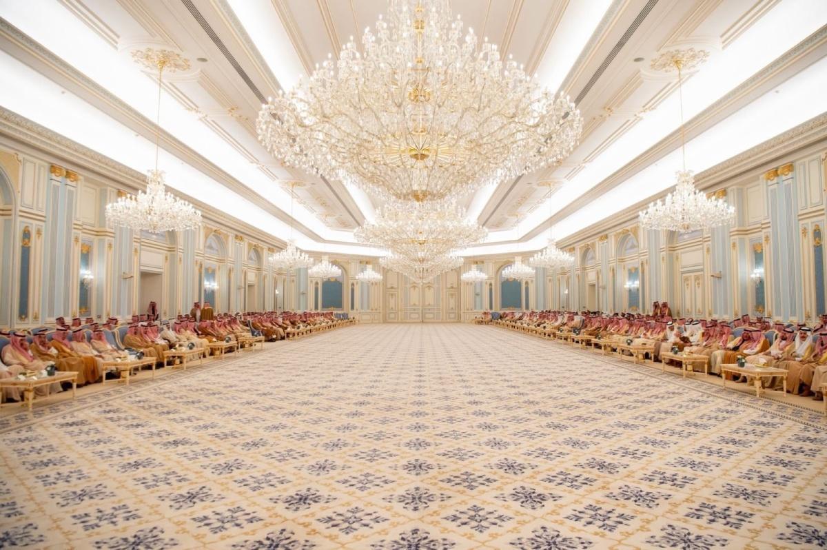 ولي العهد السعودي يستقبل 108 أمراء مهنئين بشهر رمضان في قصر اليمامة ولي العهد السعودي يستقبل 108 أمراء مهنئين بشهر رمضان في قصر اليمامة