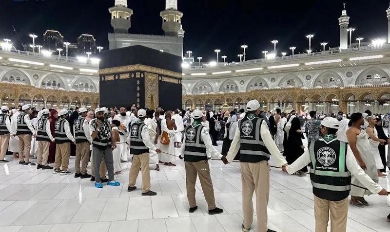 600 متطوعاً كشفياً يخدمون زوار الحرم في رمضان