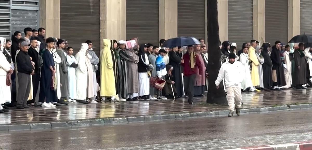 طقوس عيد الفطر تحت المطر في الدار البيضاء طقوس عيد الفطر تحت المطر في الدار البيضاء