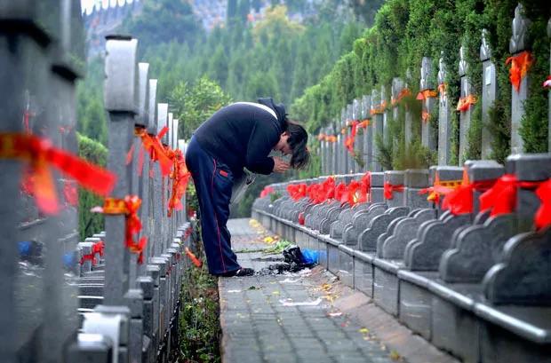 طقوس النور والذاكرة: دلالة عيد "تشينغمينغ" في التقويم الصيني