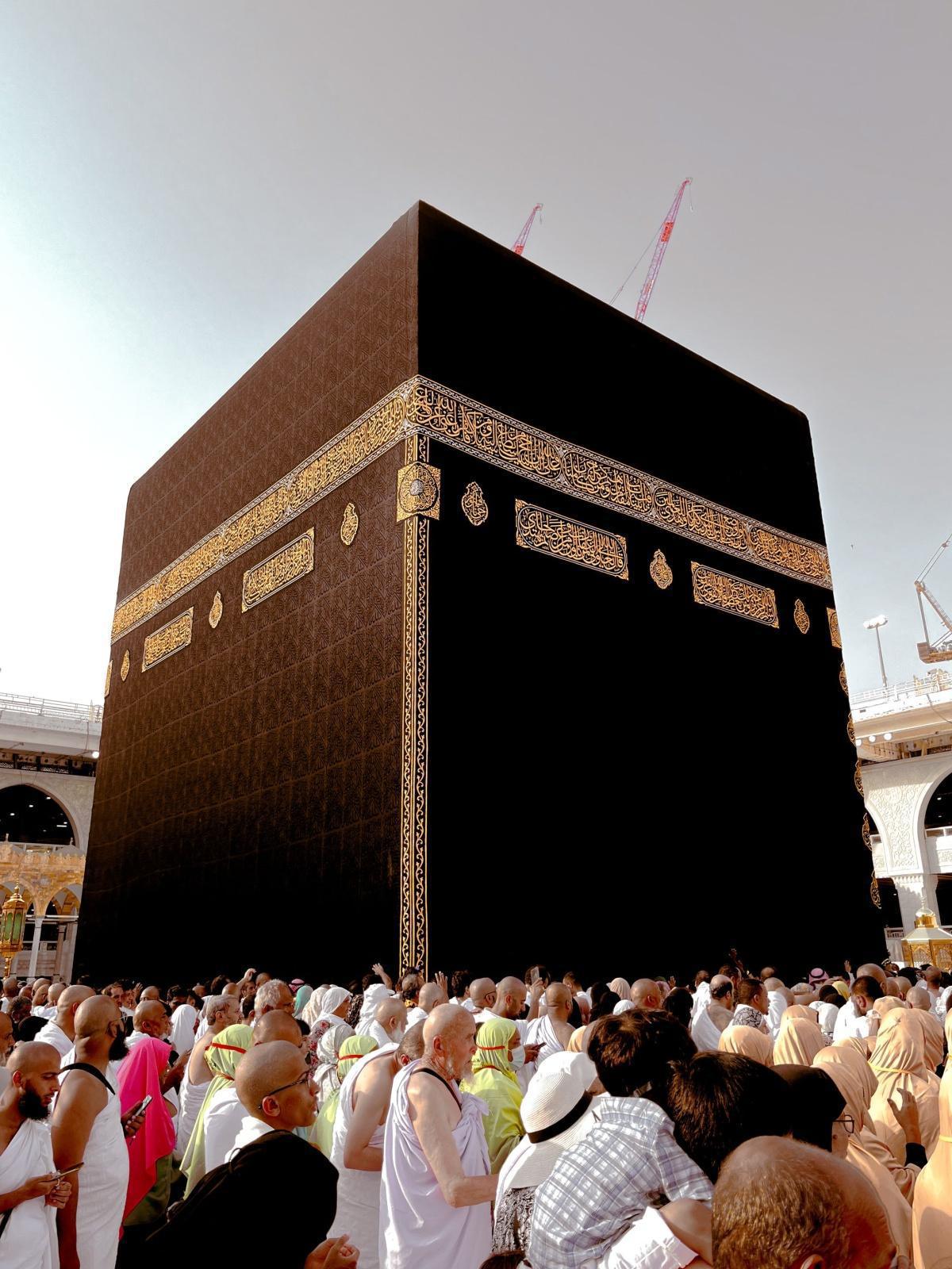 الكعبة مركز الجمال والرمز في الفن الإسلامي الكعبة مركز الجمال والرمز في الفن الإسلامي