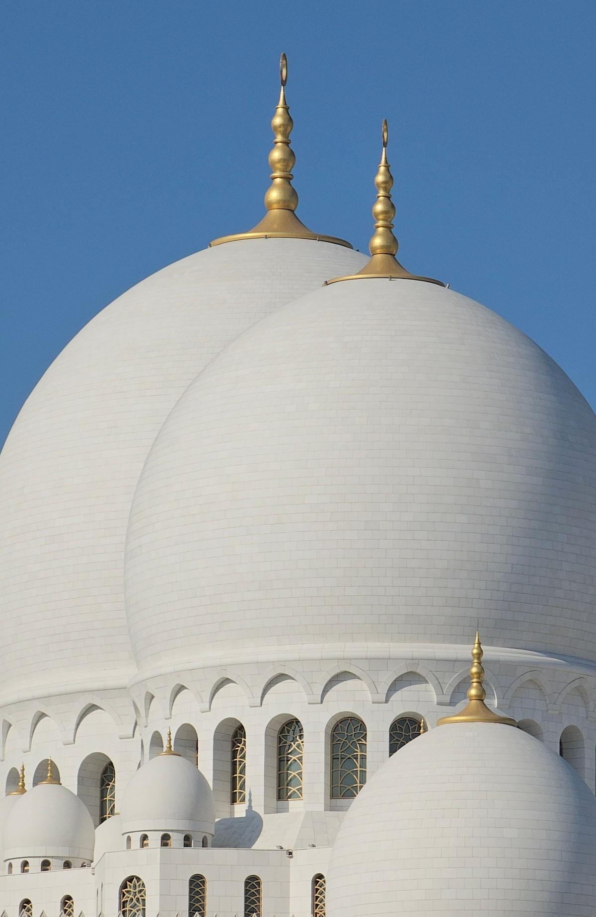 الفضاء المقدس بين المسجد والكنيسة الفضاء المقدس بين المسجد والكنيسة