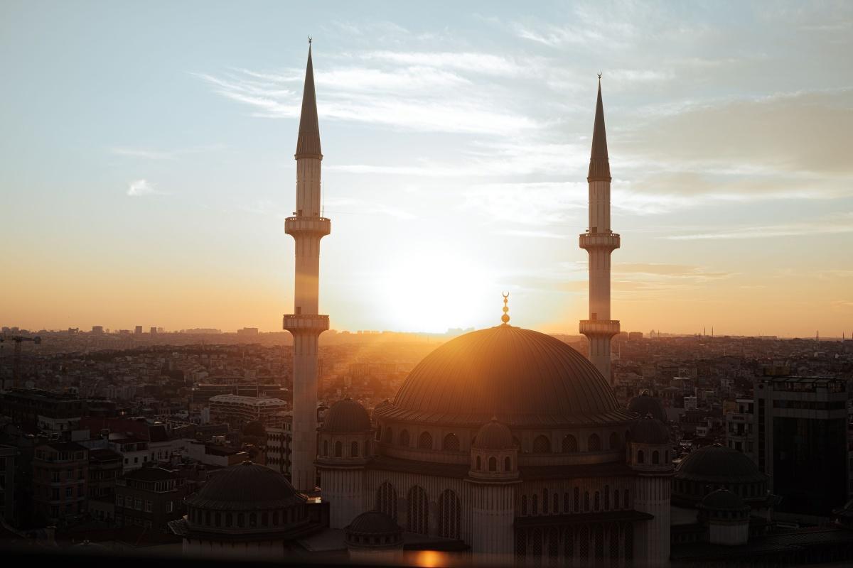 رمزية الفراغ في الفن الإسلامي بين التجريد والحضور الإلهي رمزية الفراغ في الفن الإسلامي بين التجريد والحضور الإلهي
