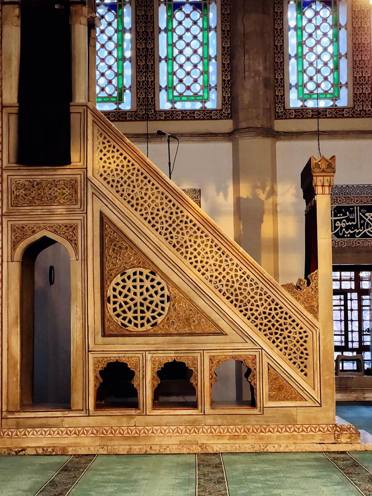 المنبر الإسلامي بين الوظيفة والرمز الروحي العميق