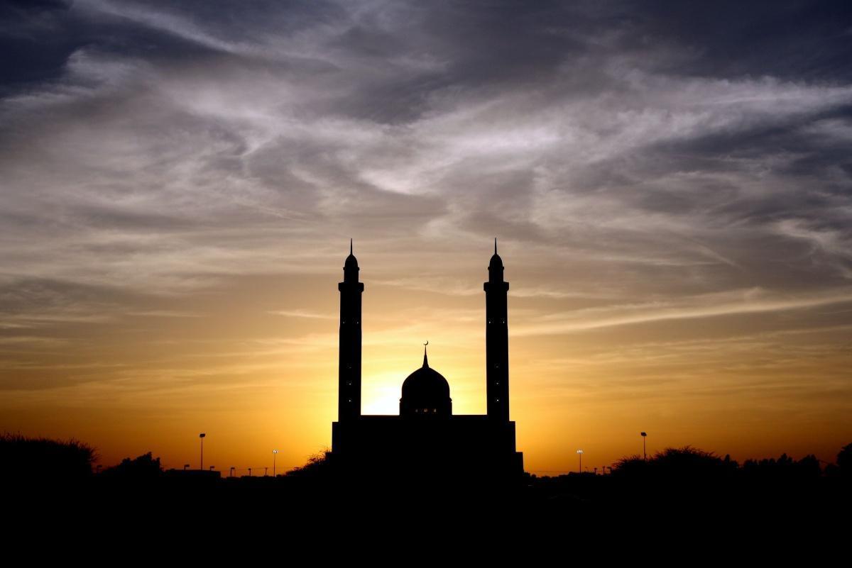 من فناء بسيط إلى صروح الإسلام الكبرى