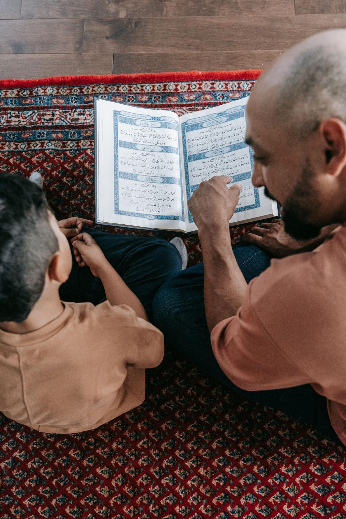 علم الكلام والفقه الإسلامي: من التجريد اللاهوتي إلى القانون