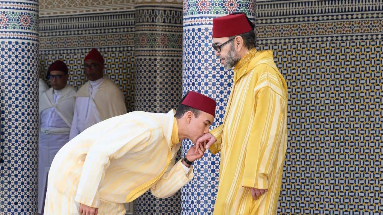 الملك محمد السادس، أمير المؤمنين، صلاة عيد الفطر بمسجد أهل فاس في الرباط، يتلقى تهاني العيد داخل القصر الملكي من ولي العهد الأمير مولاي الحسن