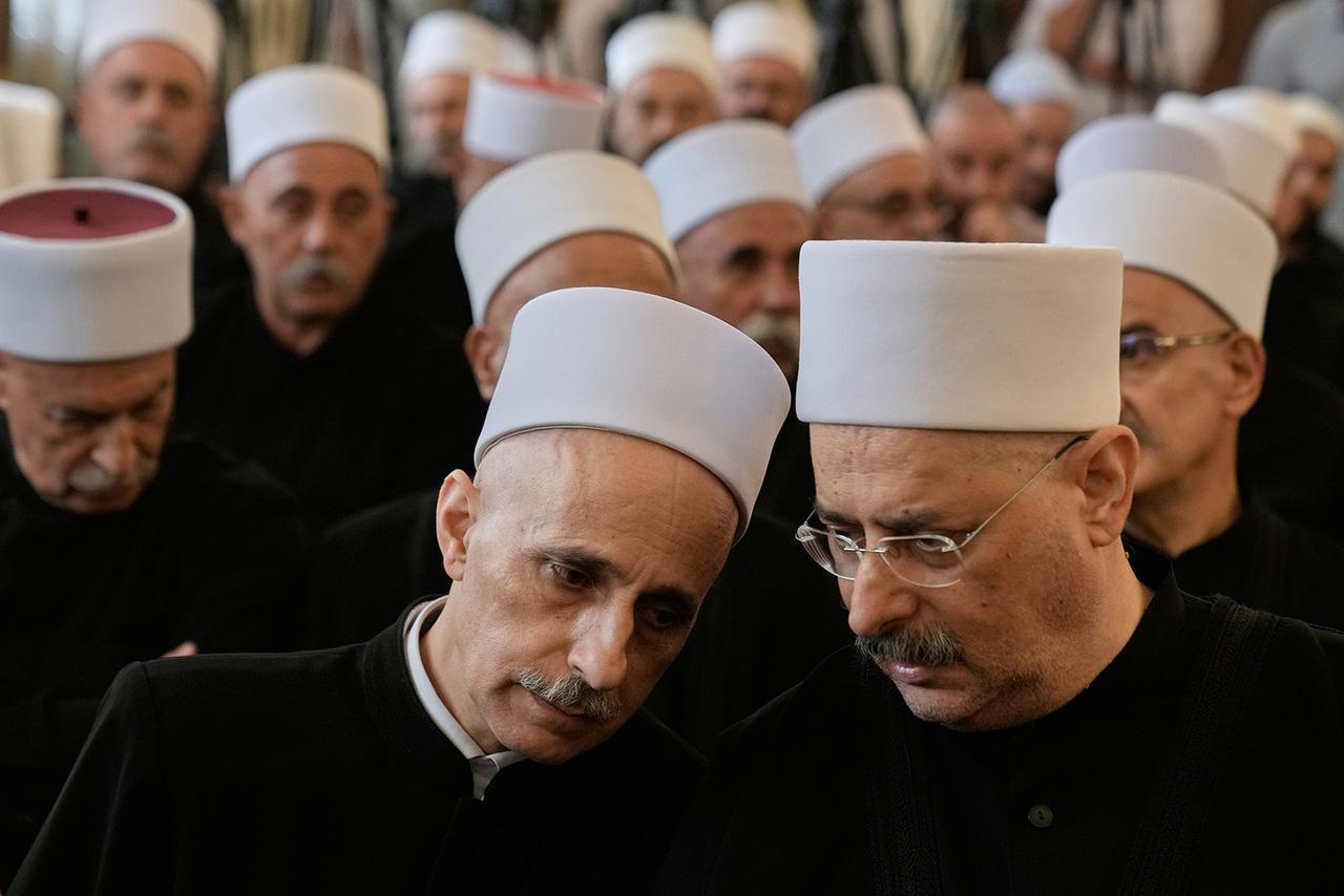 رجال الدين الدروز يشاركون في لزعماء الأقليات الدينية في بيروت، لبنان، يوم الجمعة 18 يوليو 2025، حيث يناقشون الاشتباكات الطائفية بين فصائل الدروز وعشائر البدو السنة والقوات الحكومية في سوريا.