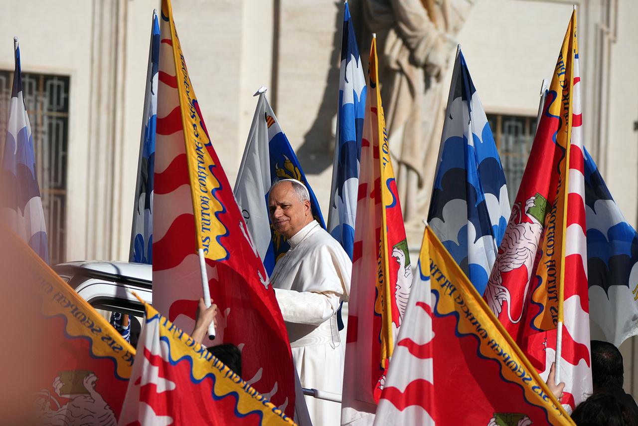 يترأس البابا ليون الرابع عشر جلسة يوبيلية في الهواء الطلق في ساحة القديس بطرس بالفاتيكان، يوم السبت 8 نوفمبر 2025