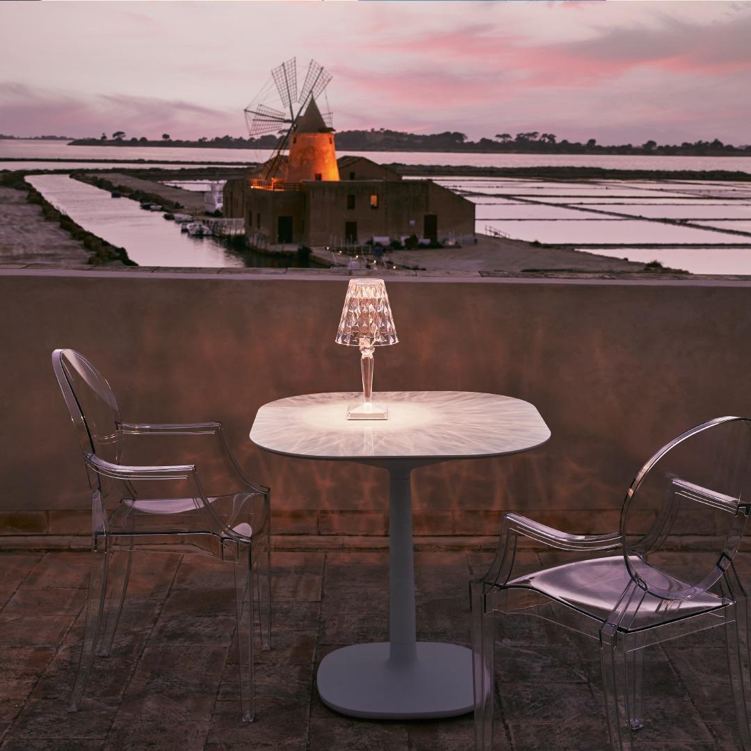 Luminária de mesa Kartell Battery designer Ferruccio Laviani 