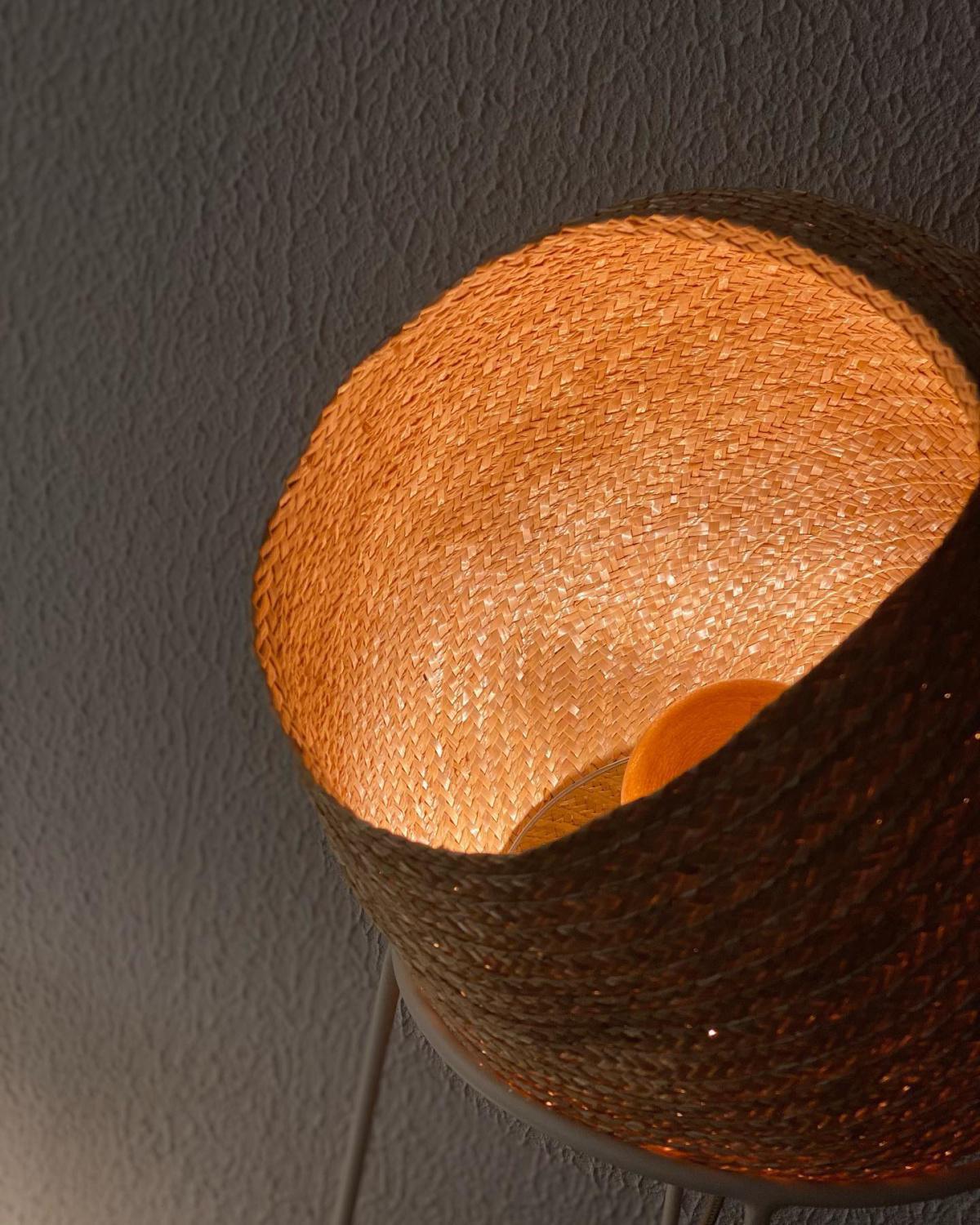 Luminária de Piso DSG Genius Loci Ilum. Difusa Luminária de Piso DSG Genius Loci Ilum. Difusa