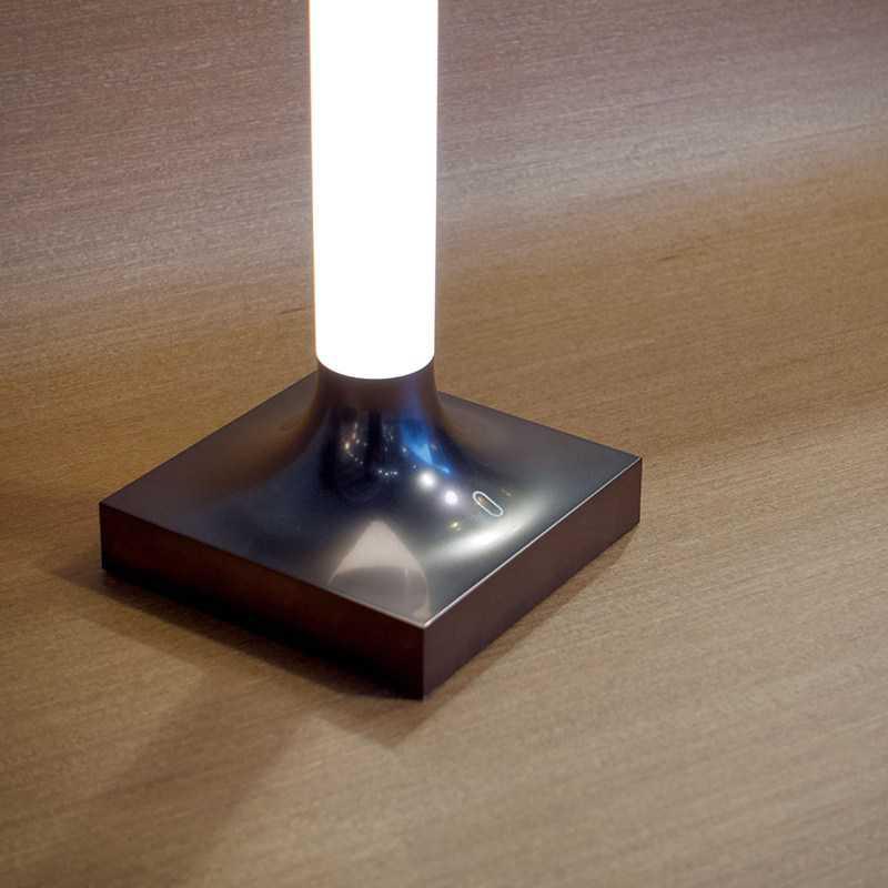 Luminaria de mesa Kartell Goodnight designer Philippe Starck