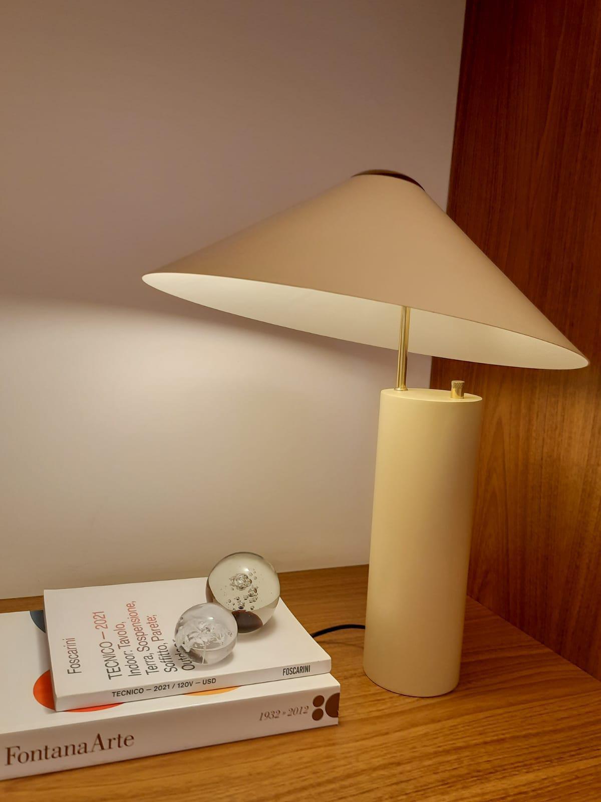 Luminaria de Mesa Linha G Conti Luminaria de Mesa Linha G Conti