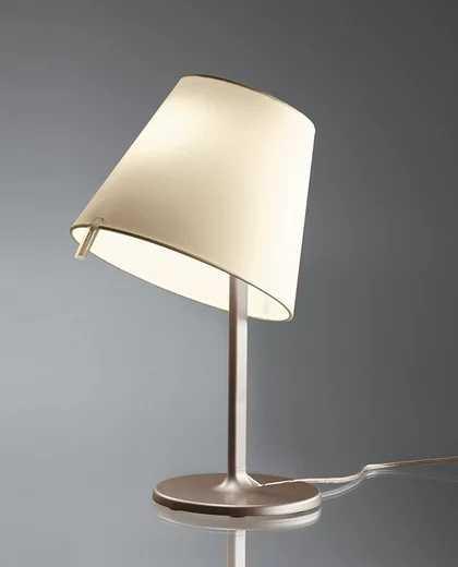 Luminaria de Mesa Artemide Melampo - Design Adrien Gardere Luminaria de Mesa Artemide Melampo - Design Adrien Gardere