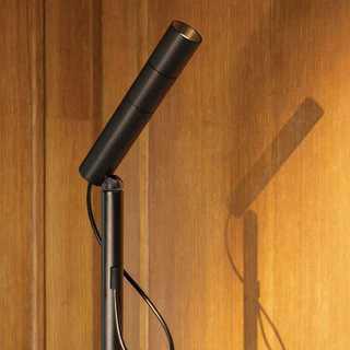 Luminaria de Piso Nemo Type zoom Design Guillaume Bloget Luminaria de Piso Nemo Type zoom Design Guillaume Bloget