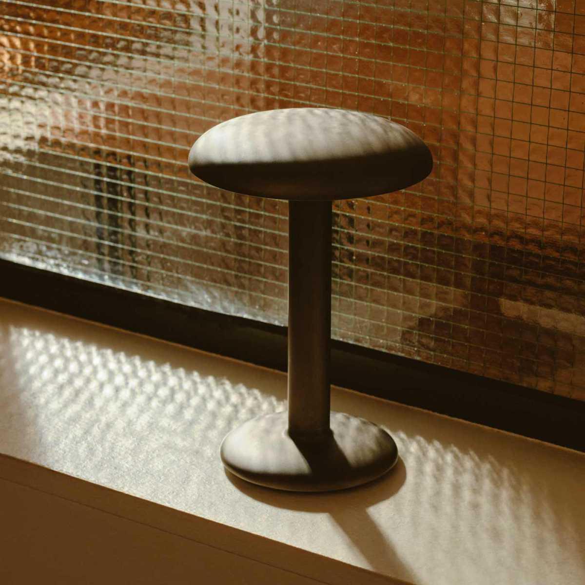 Luminaria de mesa Flos Gustave designer Vincent Van Duysen Luminaria de mesa Flos Gustave designer Vincent Van Duysen