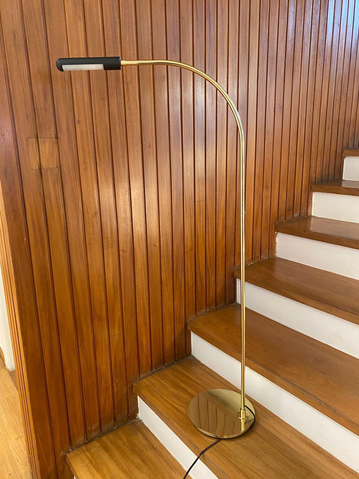 Luminária De Piso AVL Brasil Axis - LT+PNT Luminária De Piso AVL Brasil Axis - LT+PNT