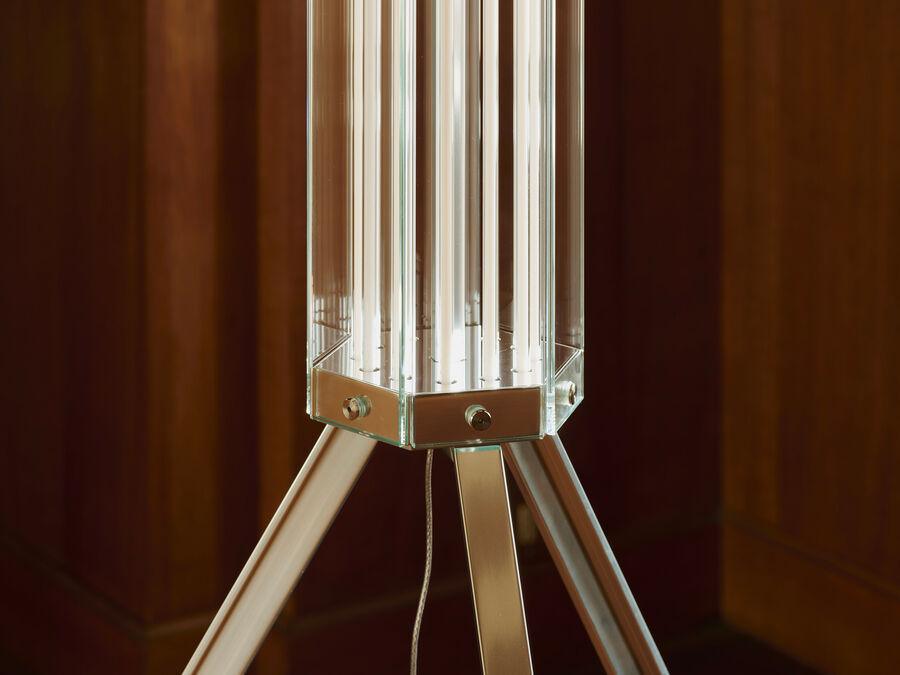 Luminaria de piso Flos SuperWire F designer Formafantasma