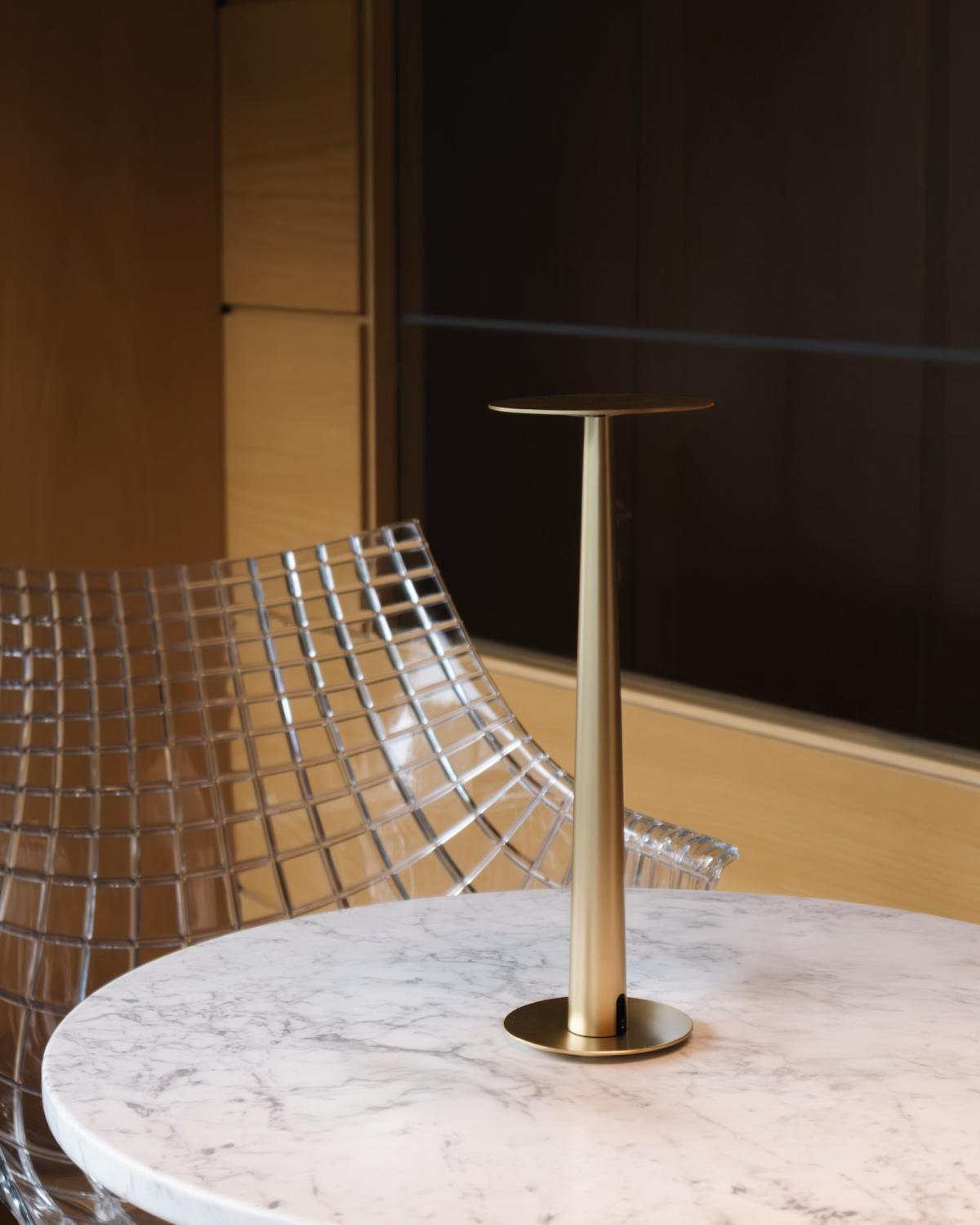 Luminária de mesa Nemo Portofino Design Valério Sommella Gold Luminária de mesa Nemo Portofino Design Valério Sommella Gold