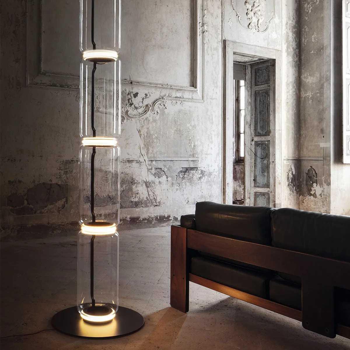 Luminaria de piso Flos Noctambule F4 Low Designed by Konstantin Grcic Luminaria de piso Flos Noctambule F4 Low Designed by Konstantin Grcic