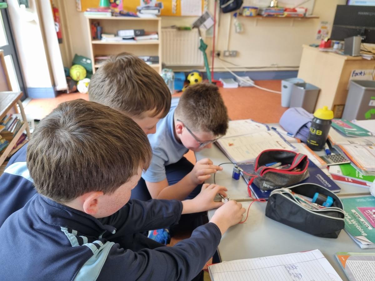 Making circuits Making circuits