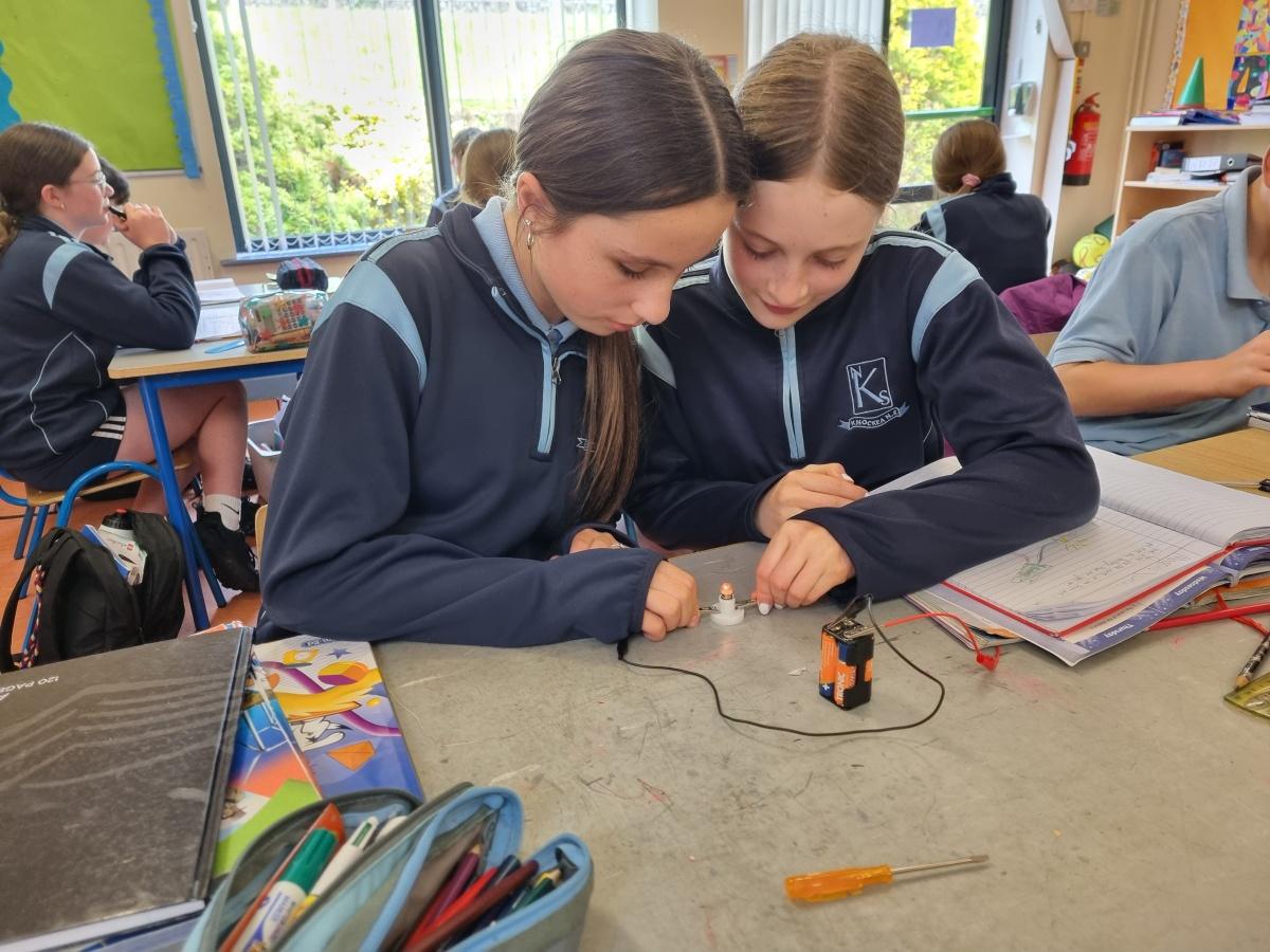 Making circuits Making circuits